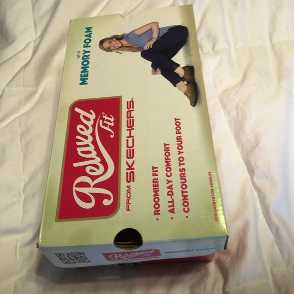Relaxed fit chocolate Skechers with memory foam . - Picture 5 of 5